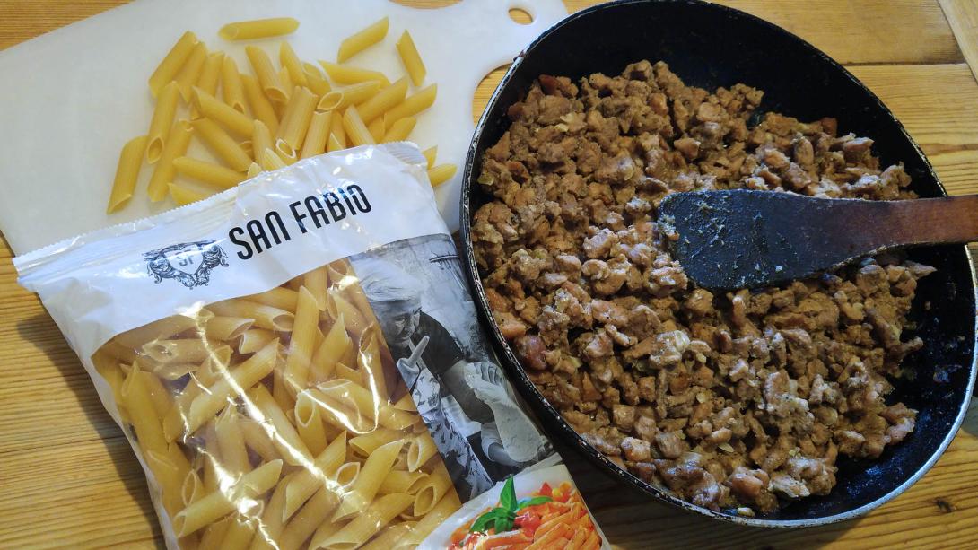 Tejszínes rakott penne darált mangalica hússal és sok sajttal