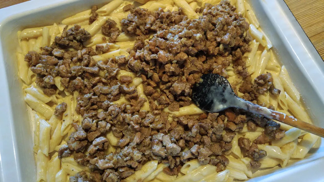 Tejszínes rakott penne darált mangalica hússal és sok sajttal
