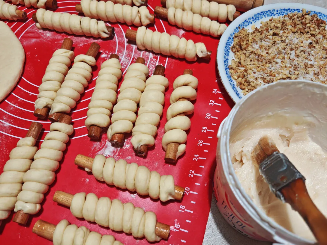 A cirokszárra tekert kürtős, vagyis a cirkos kalács olyan, mint egy mini kürtőskalács