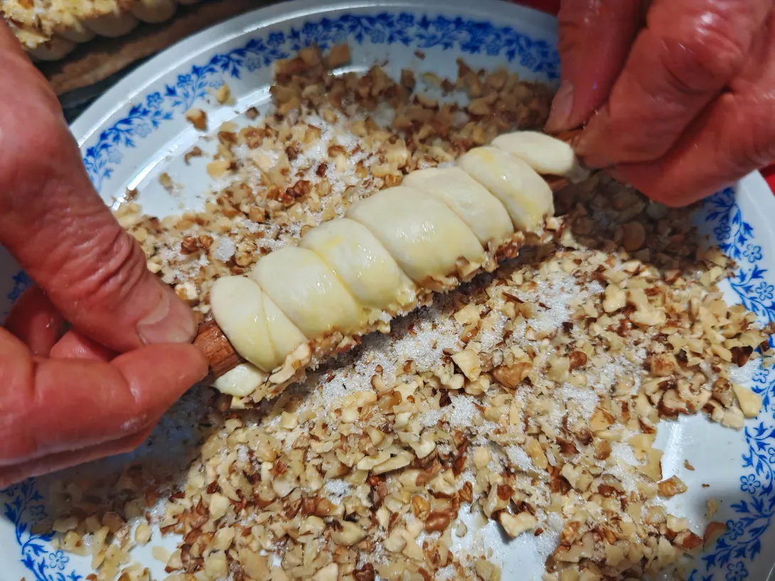 A cirokszárra tekert kürtős, vagyis a cirkos kalács olyan, mint egy mini kürtőskalács
