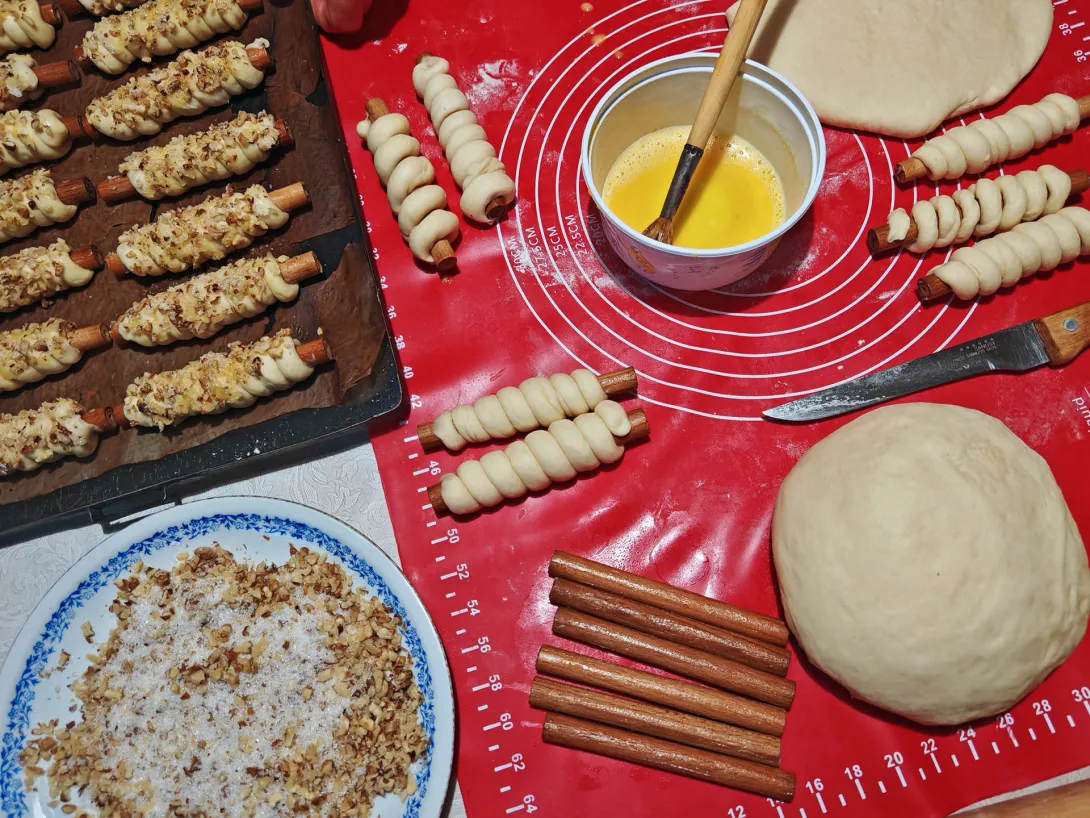 A cirokszárra tekert kürtős, vagyis a cirkos kalács olyan, mint egy mini kürtőskalács