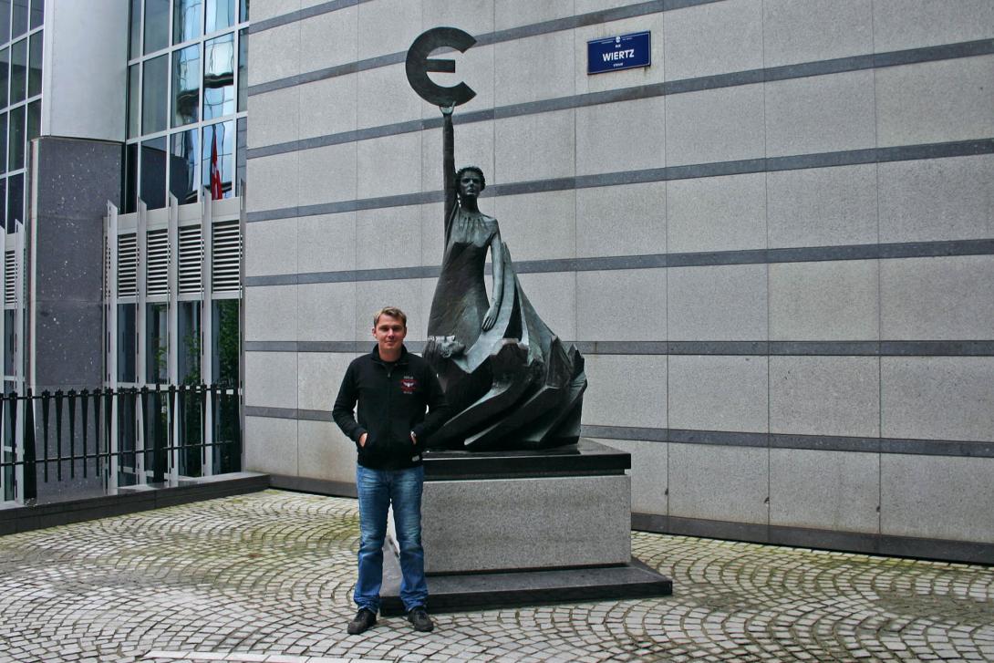 EU area, statue at Wiertz plaats, Brüsszel