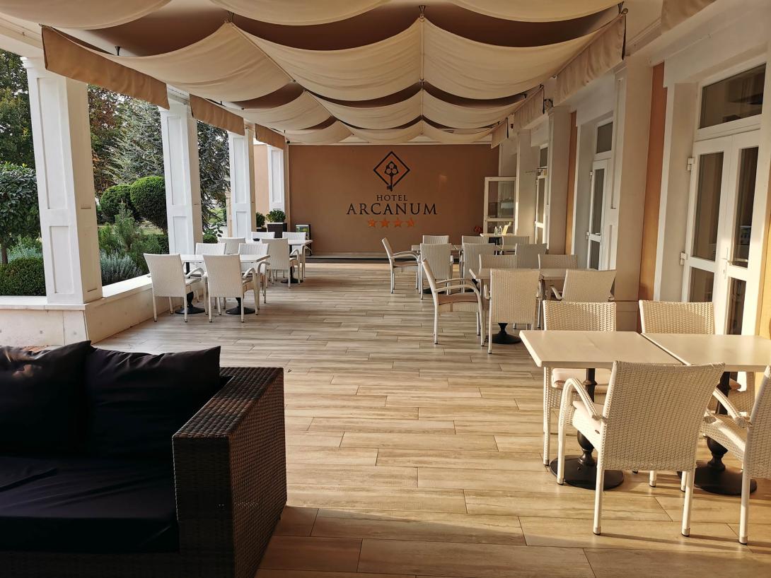 Elnöki lakosztály erkéllyel, Arcanum Hotel, Békéscsaba Elnöki lakosztály erkéllyel, Arcanum Hotel, Békéscsaba