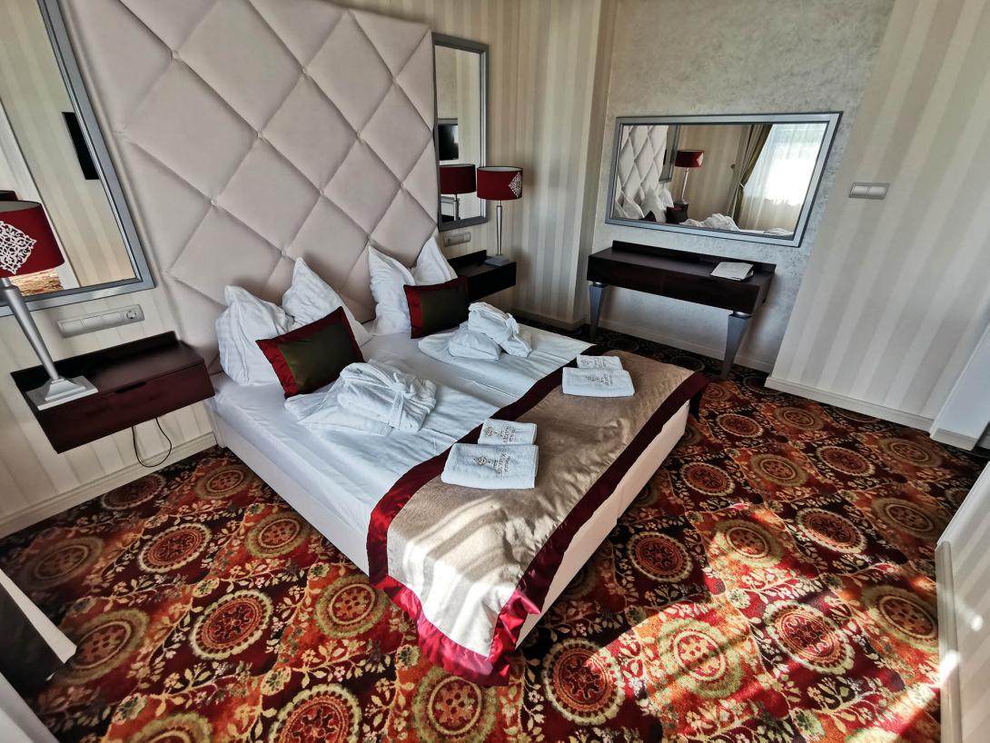 Elnöki lakosztály erkéllyel, Arcanum Hotel, Békéscsaba Elnöki lakosztály erkéllyel, Arcanum Hotel, Békéscsaba