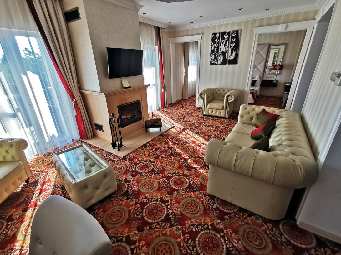Elnöki lakosztály erkéllyel, Arcanum Hotel, Békéscsaba Elnöki lakosztály erkéllyel, Arcanum Hotel, Békéscsaba