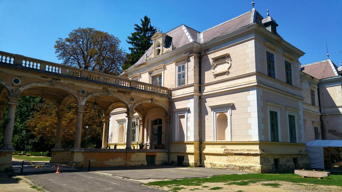 Wenckheim-kastély könyvtára