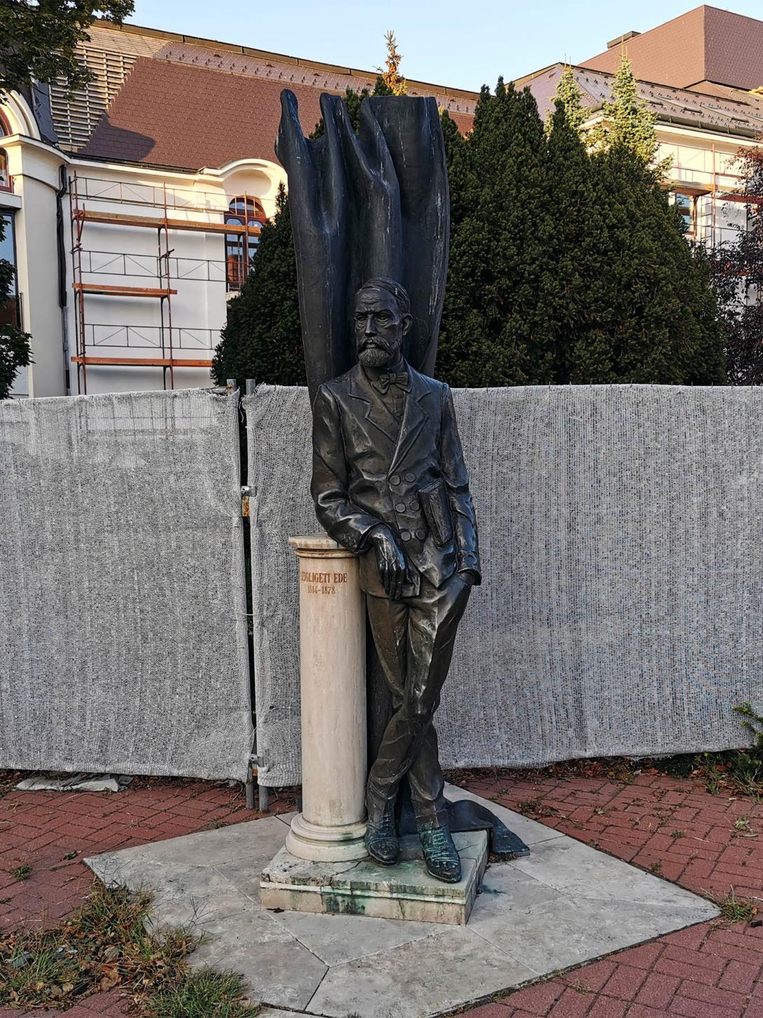 Szigligeti Ede szobor, Szolnok