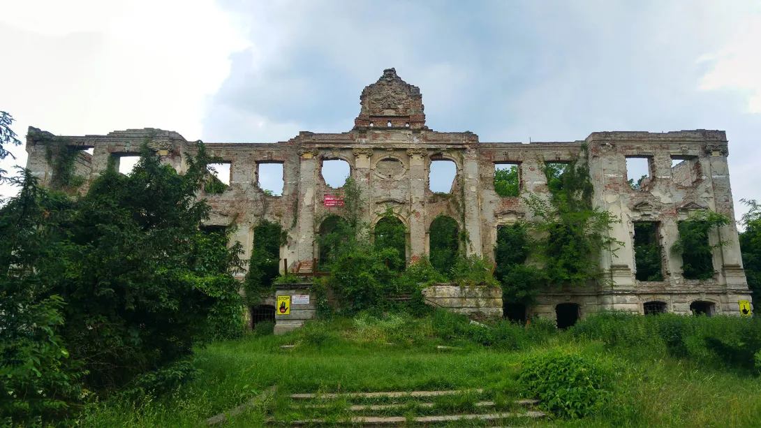 Wenckheim kastély főbejárata, Póstelek