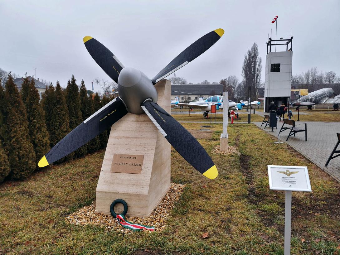 In Memoriam Vitéz Háry László emlékmű