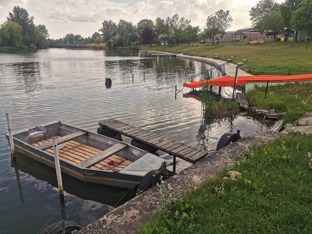 Szabadvízi strand a Templom-zugi holtág északnyugati partján