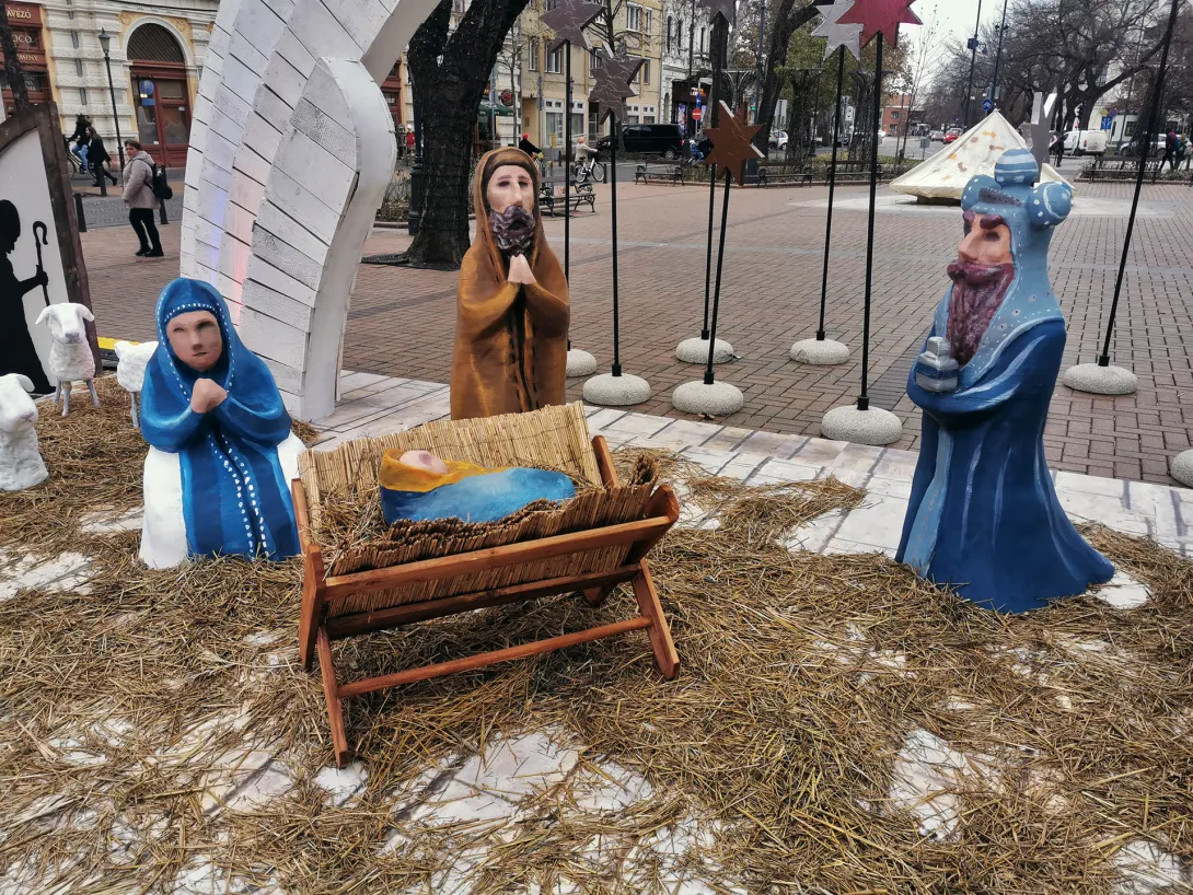 Betlehemi installáció Békéscsaba főterén
