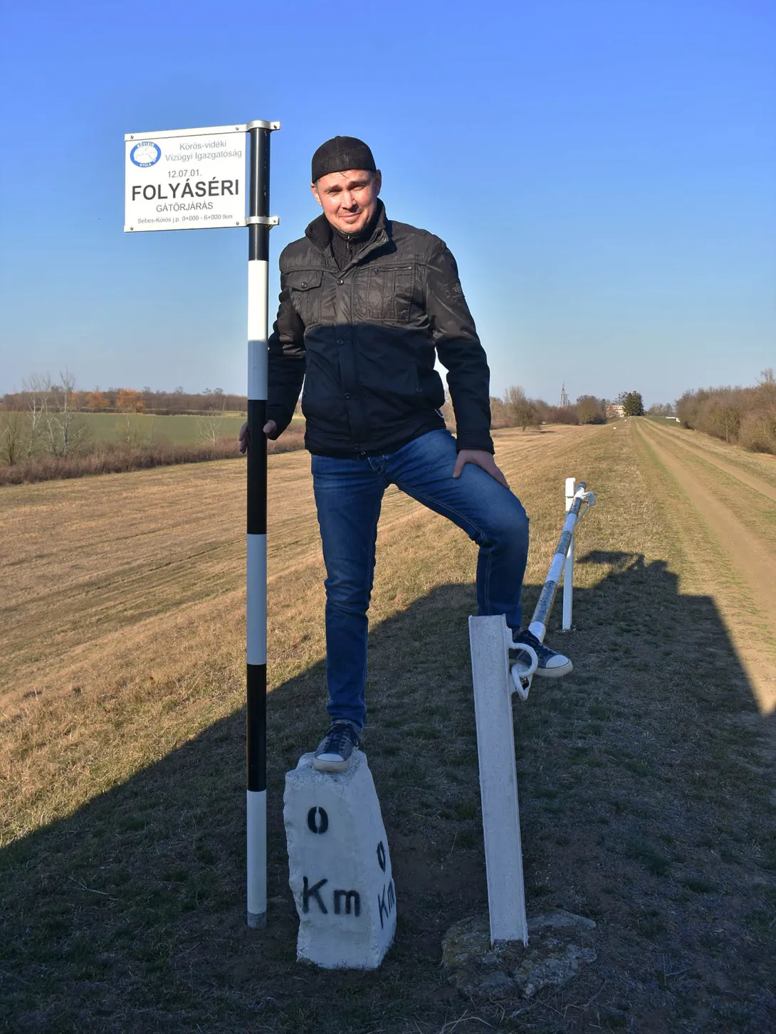 0. töltéskilométer kő (a Sebes-Körös km-számozása innen indul)