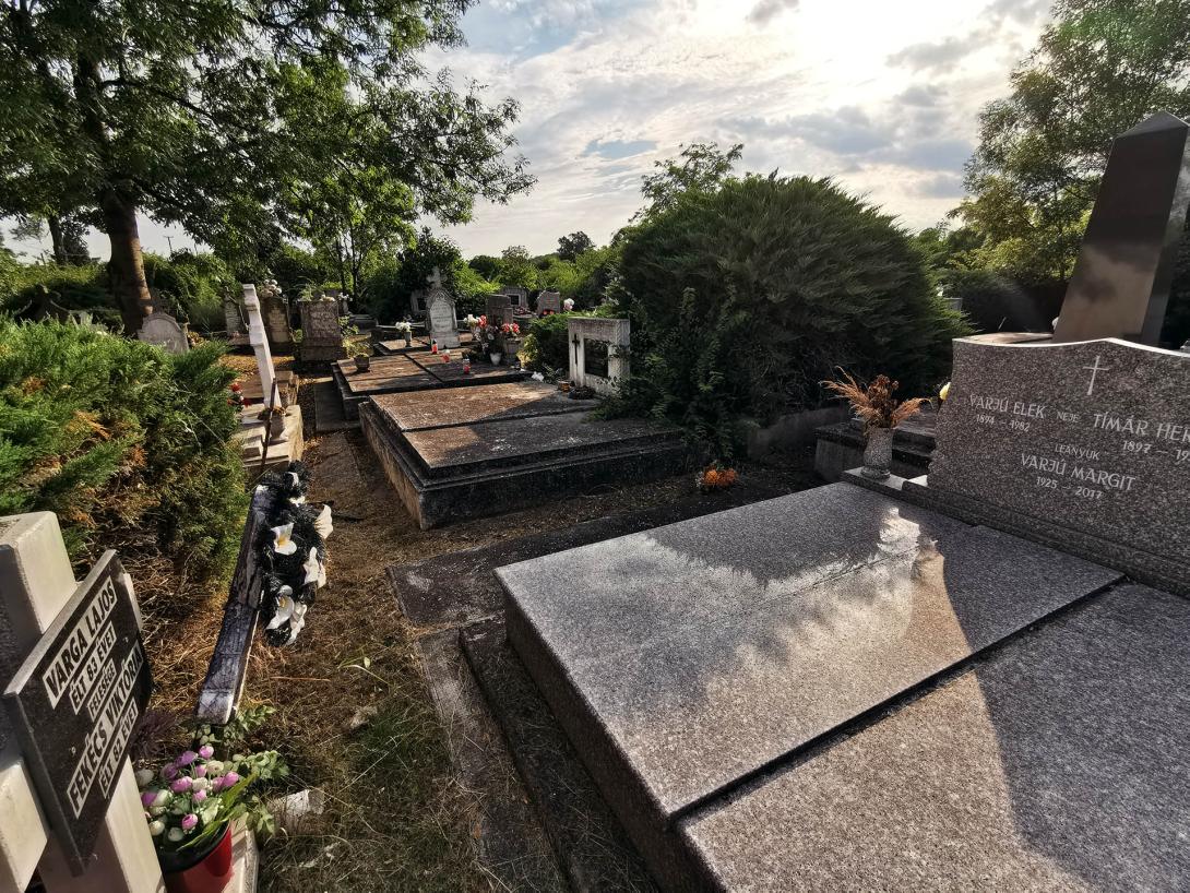 Ünnepség és liliomszentelés, Ó Szarvasvégi katolikus temető Ünnepség és liliomszentelés, Ó Szarvasvégi katolikus temető