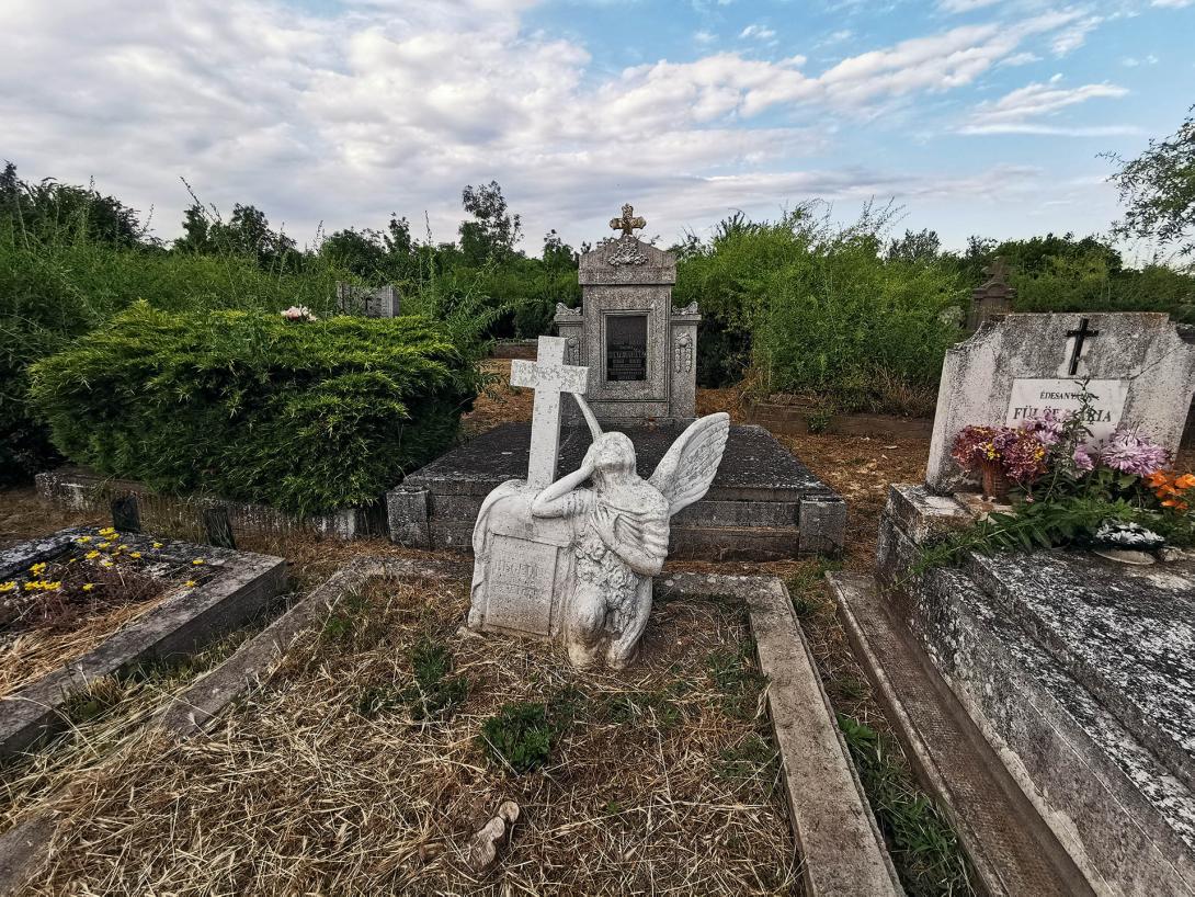 Ünnepség és liliomszentelés, Ó Szarvasvégi katolikus temető Ünnepség és liliomszentelés, Ó Szarvasvégi katolikus temető
