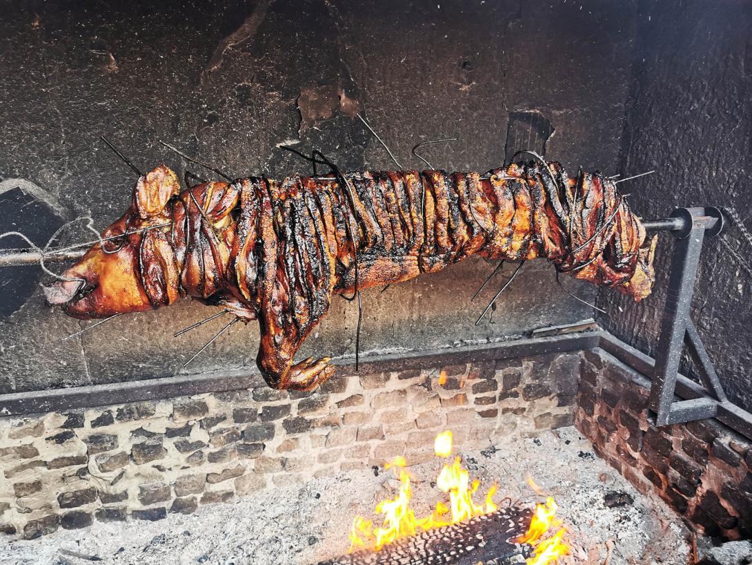 Nyárson sült gyomai malac