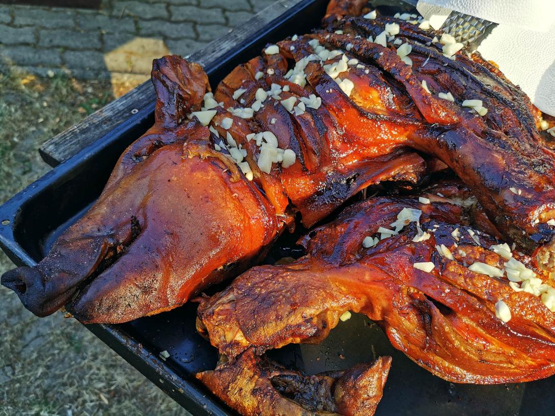 Nyárson sült gyomai malac