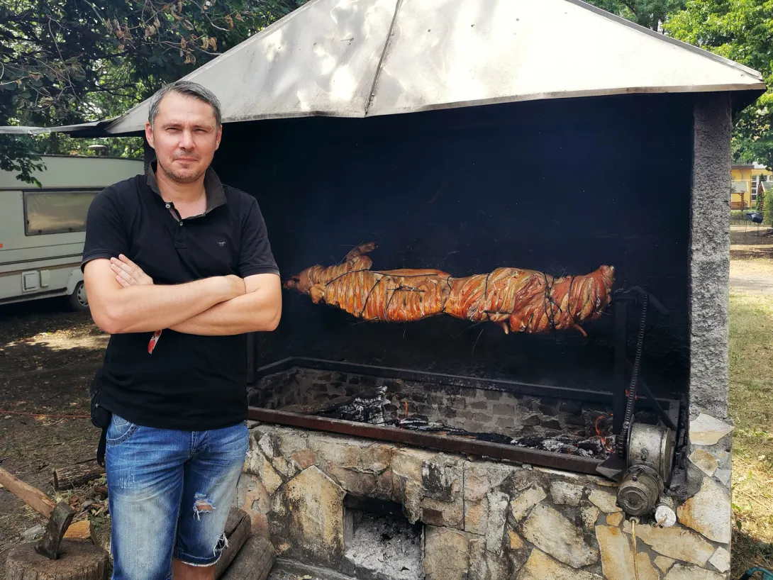 Malacsütés, Nyárson sült gyomai malac