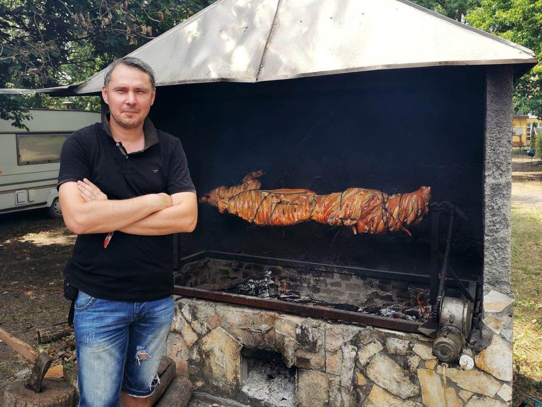 Malacsütés, Nyárson sült gyomai malac