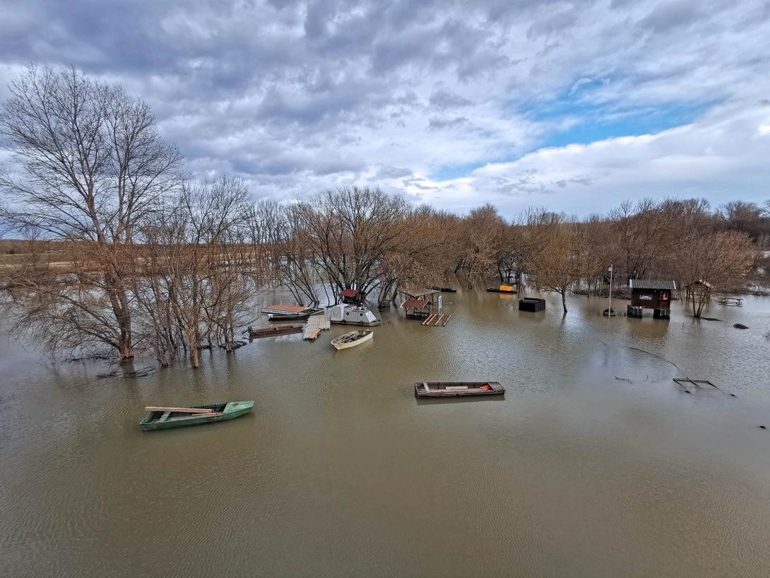 Árvízi tájkép a Hármas Körös partján, Csicsergő vizitúra megállóhely és horgásztanya