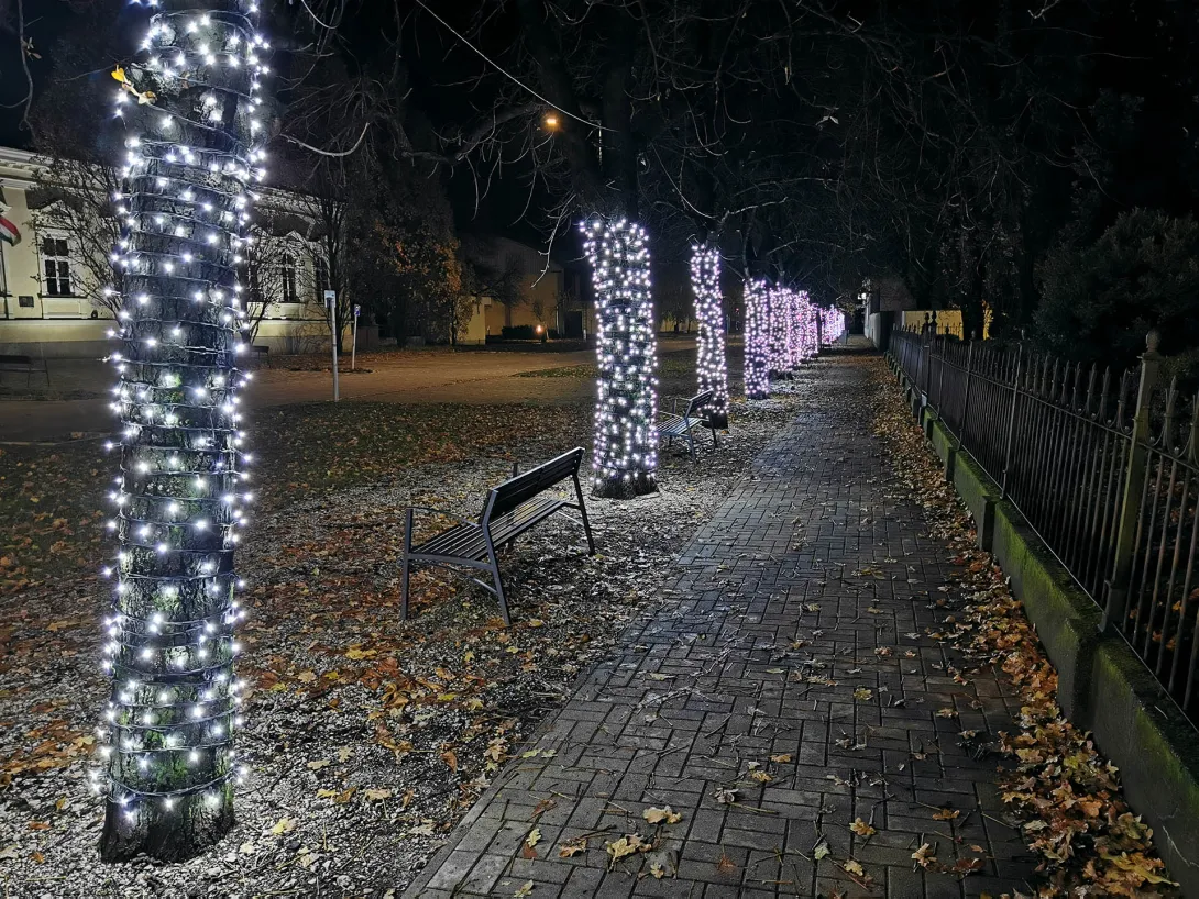 Karácsonyi díszkivilágítás, Gyomaendrőd, Gyomai rész, Sipos István sétány