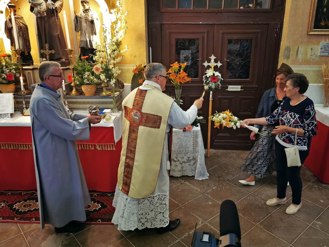 Szent Antal-napi ünnepség és liliomszentelés, Gyomaendrőd, Szent Imre Katolikus Templom Szent Antal-napi ünnepség és liliomszentelés, Gyomaendrőd, Szent Imre Katolikus Templom