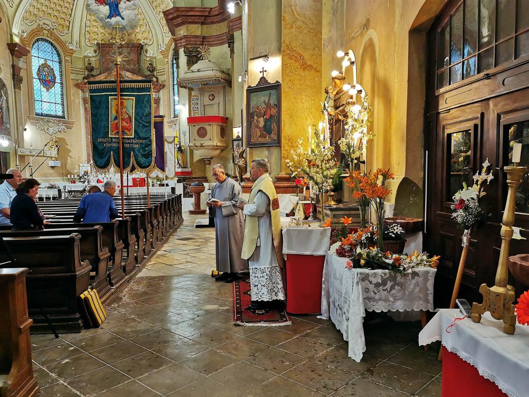 Szent Antal-napi ünnepség és liliomszentelés, Gyomaendrőd, Szent Imre Katolikus Templom Szent Antal-napi ünnepség és liliomszentelés, Gyomaendrőd, Szent Imre Katolikus Templom