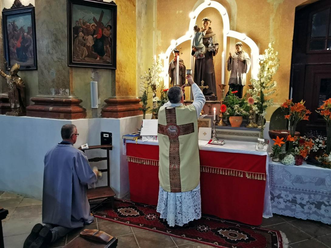 Szent Antal-napi ünnepség és liliomszentelés, Gyomaendrőd, Szent Imre Katolikus Templom Szent Antal-napi ünnepség és liliomszentelés, Gyomaendrőd, Szent Imre Katolikus Templom
