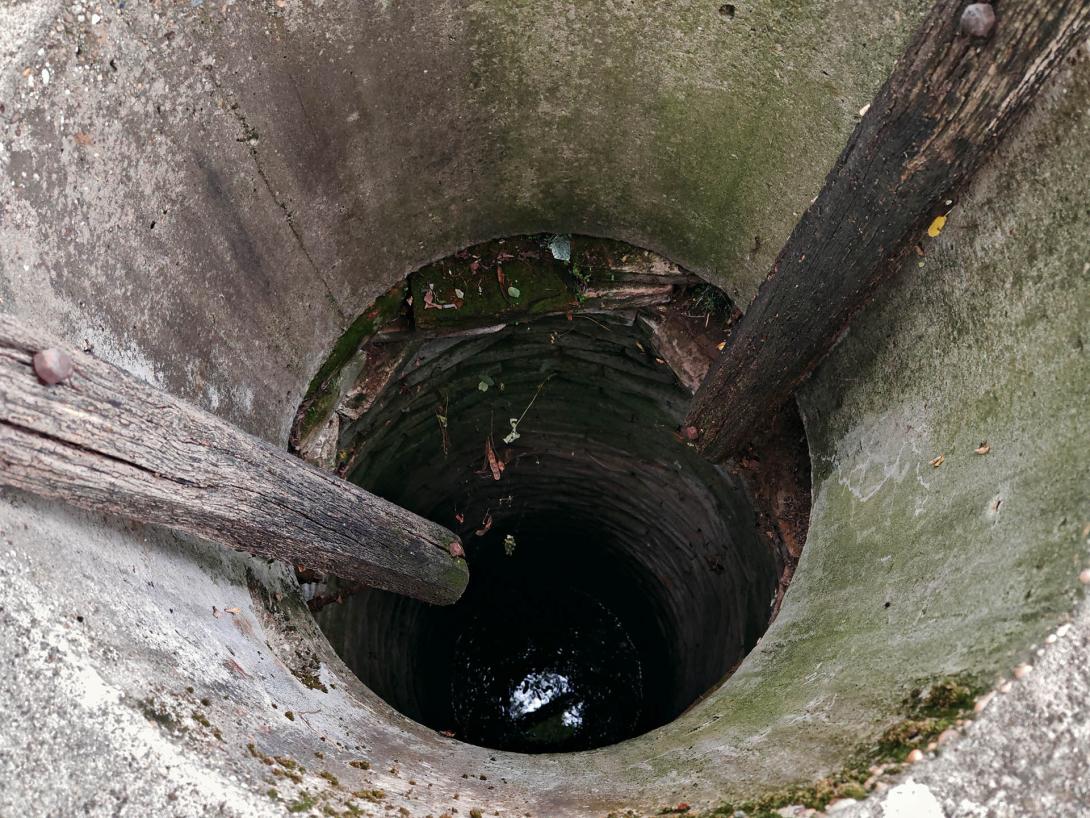 Egy kút a póhalmi tanyán, Póhalom