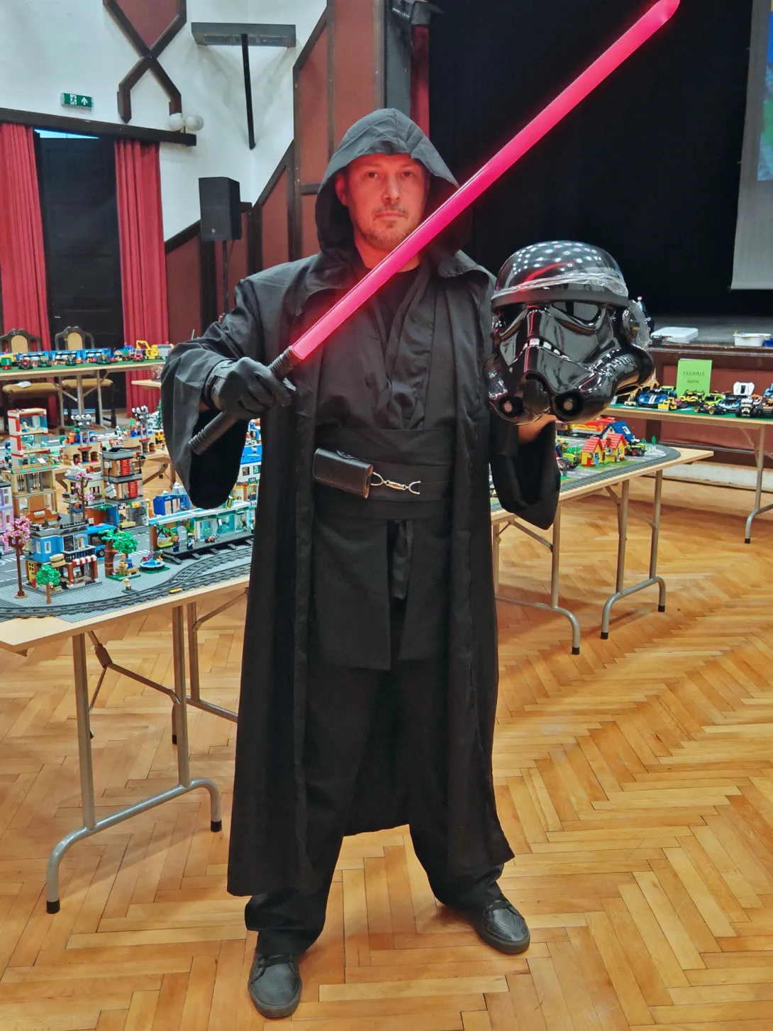 Dark Lord, the Darkest Knight, korábban Luke Skywalker tanítványa, aki a Sötét oldal felé fordult (Darth Christianus, Sith Lord)