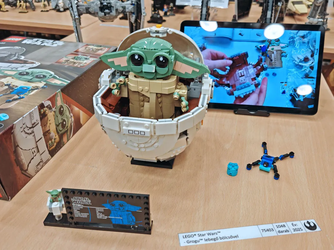 Grogu, akit sokan "Baby Yodaként" ismernek, a Star Wars sorozatban szereplő, erőérzékeny kis lény, aki a Mandalorian című sorozat egyik fő karaktere, és a Jedi Mester Yoda fajának tagja