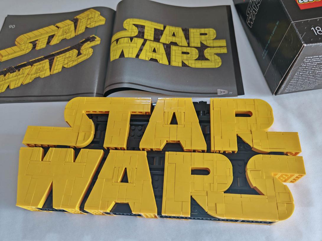 Kockákból épült Star Wars™ logó (75407)